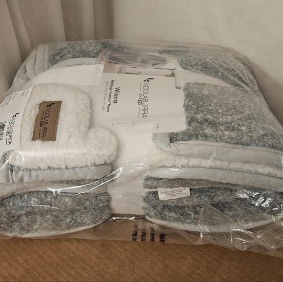 Koolaburra by UGG Wiona Blanket HOST PICK! - Picture 4 of 6